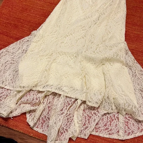 Romantic lace suit (skirt and jacket) - Picture 3 of 4